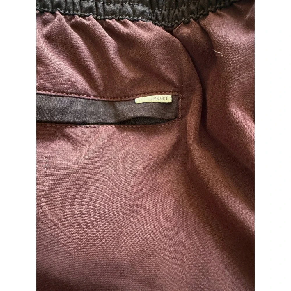 Vuori Cruise Men's Size Large Maroon & Black Unlined Board Shorts